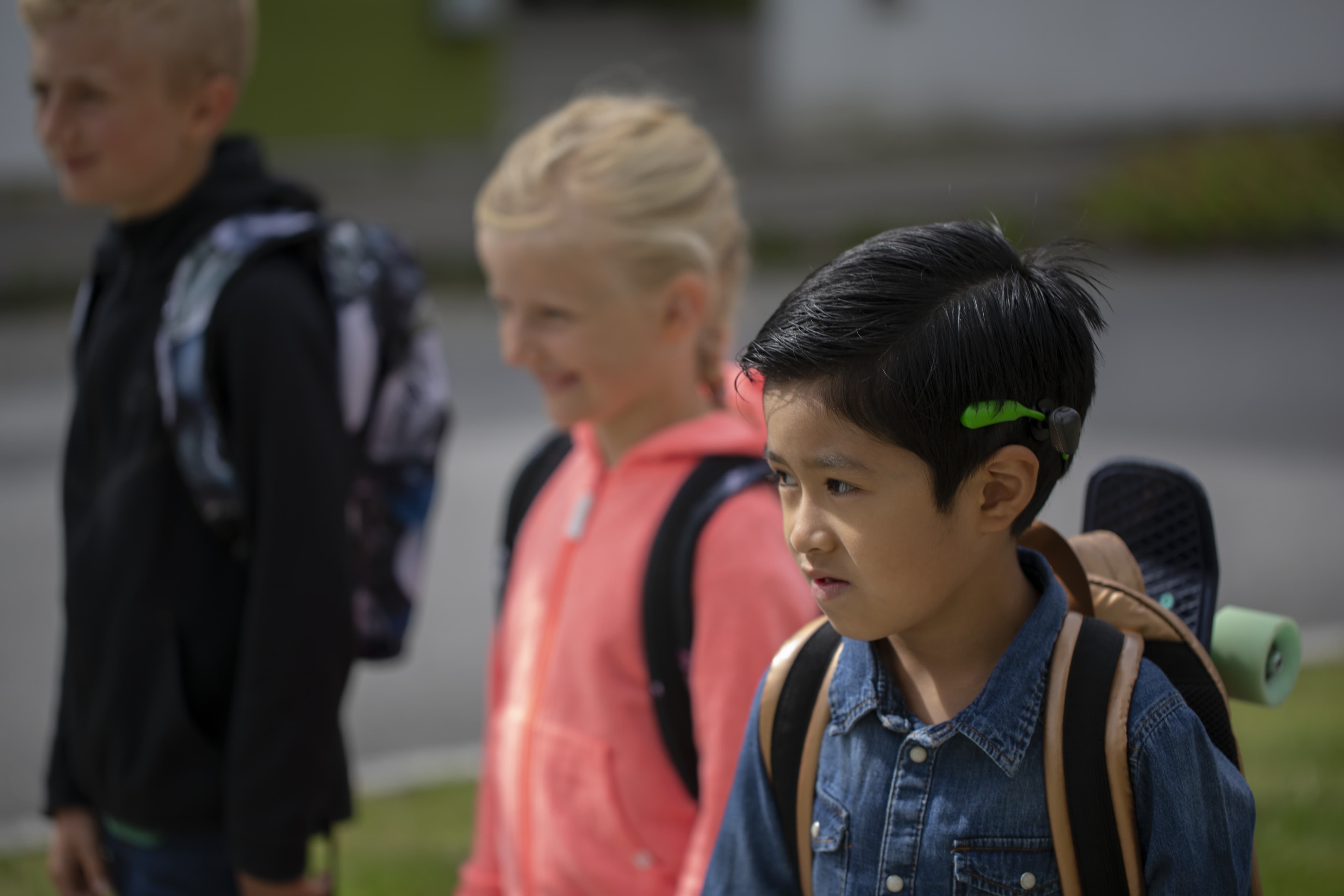 Baha 6 Max是科利耳首款可兼容智能设备的骨传导声音处理器 | 科利耳骨传导听力解决方案 Baha 6 Max是科利耳首款可兼容智能设备的骨传导声音处理器 | 科利耳巴哈骨导助听器