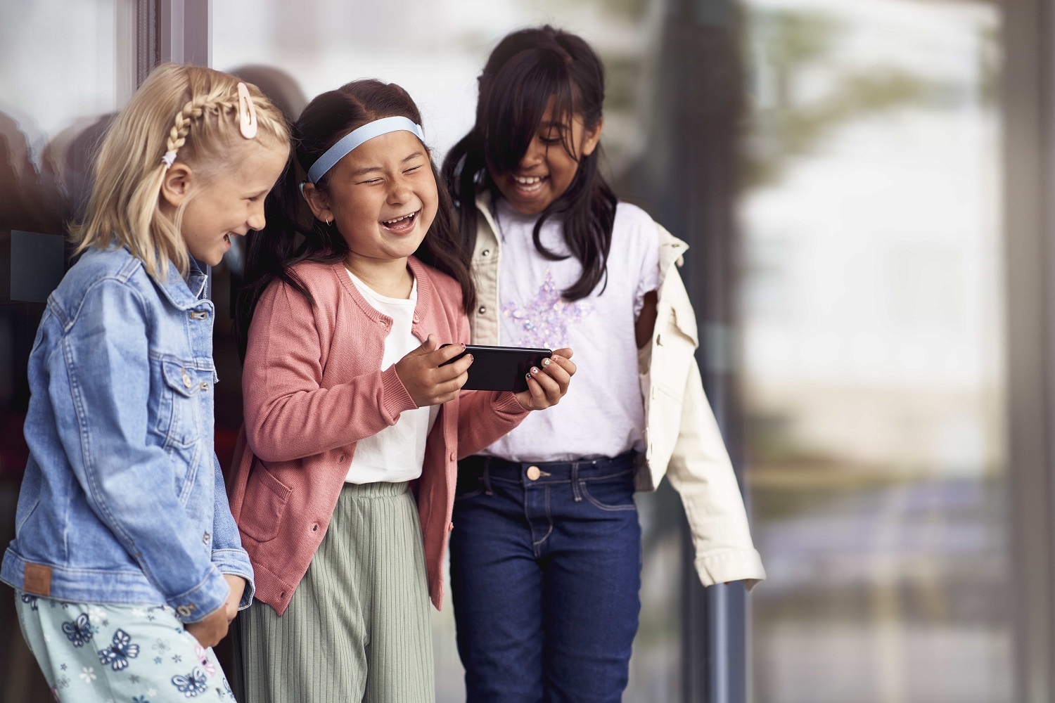 科利耳Baha 6 Max骨传导系统，成人、儿童、老人骨传导助听器可靠选择  | 科利耳巴哈骨传导听力解决方案