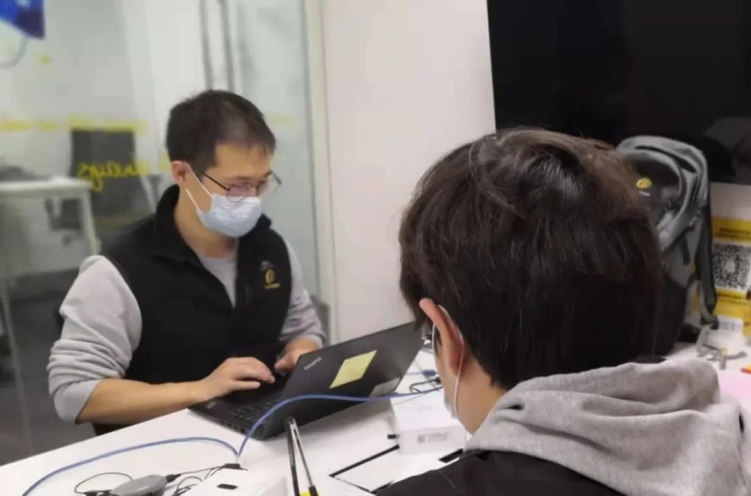 值得信赖的植入式人工耳蜗和骨导植入系统解决方案